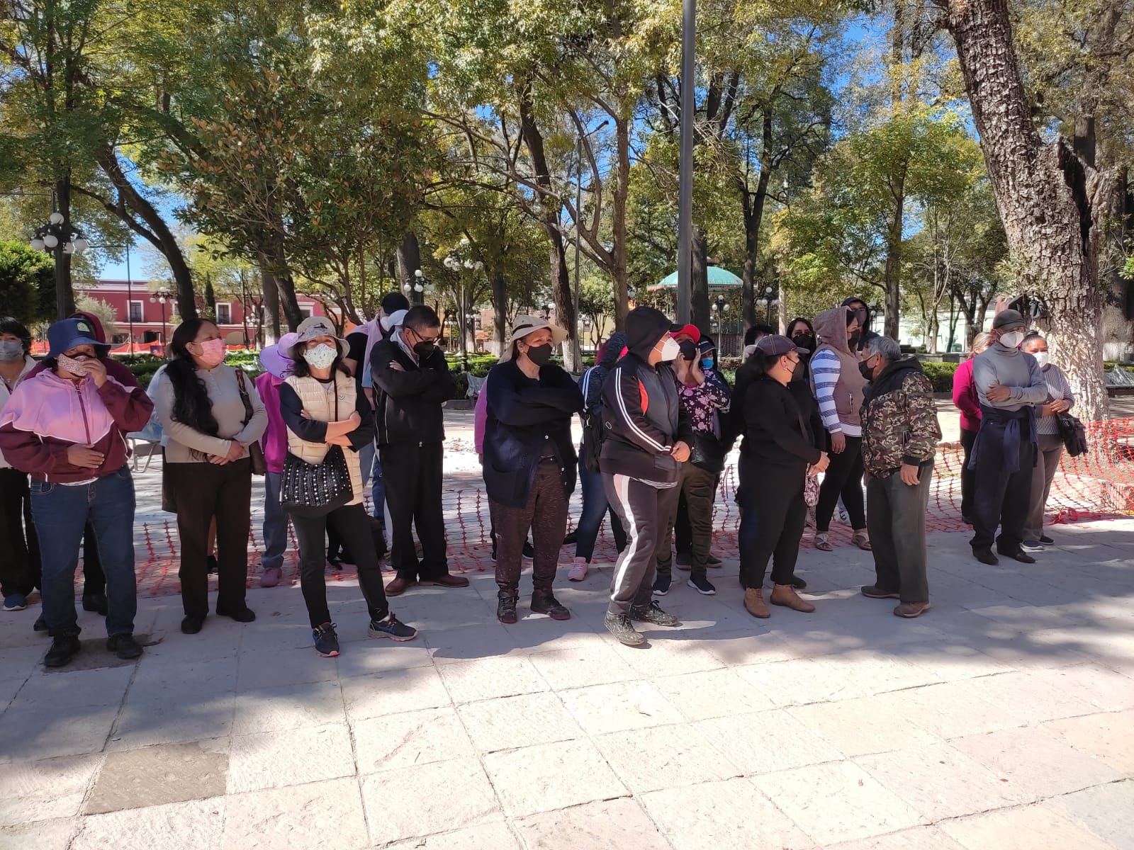 Piden a Lorena Cuéllar intervenir para que se libere la alcaldía de Xicohtzinco