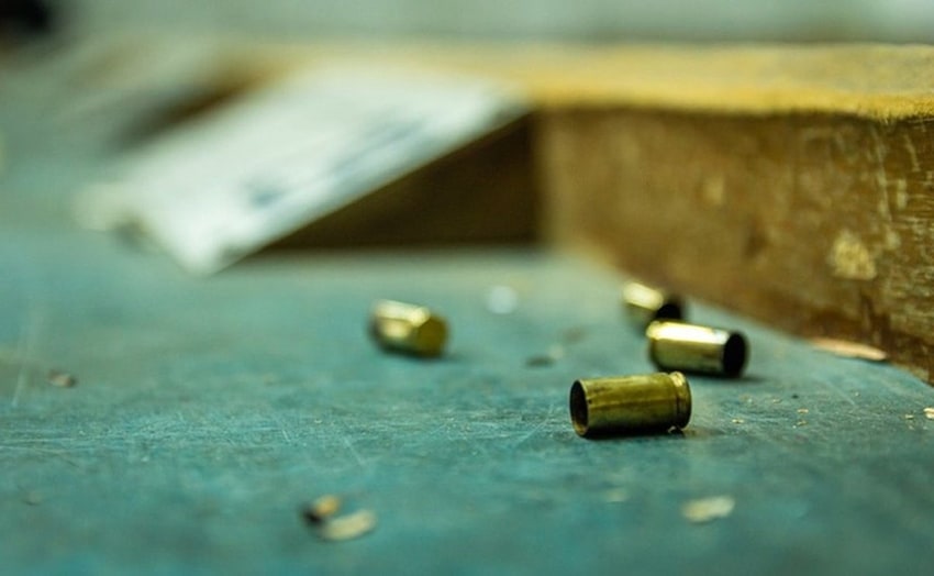 Niño toma el arma de su padre y accidentalmente se dispara en la cabeza en Puebla