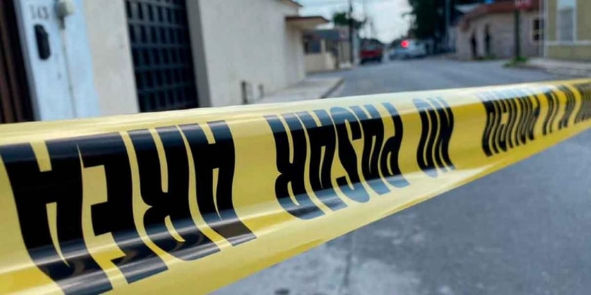 3 hombres fueron ejecutados en Puebla; uno quedo en el auto y los otros sobre la carretera