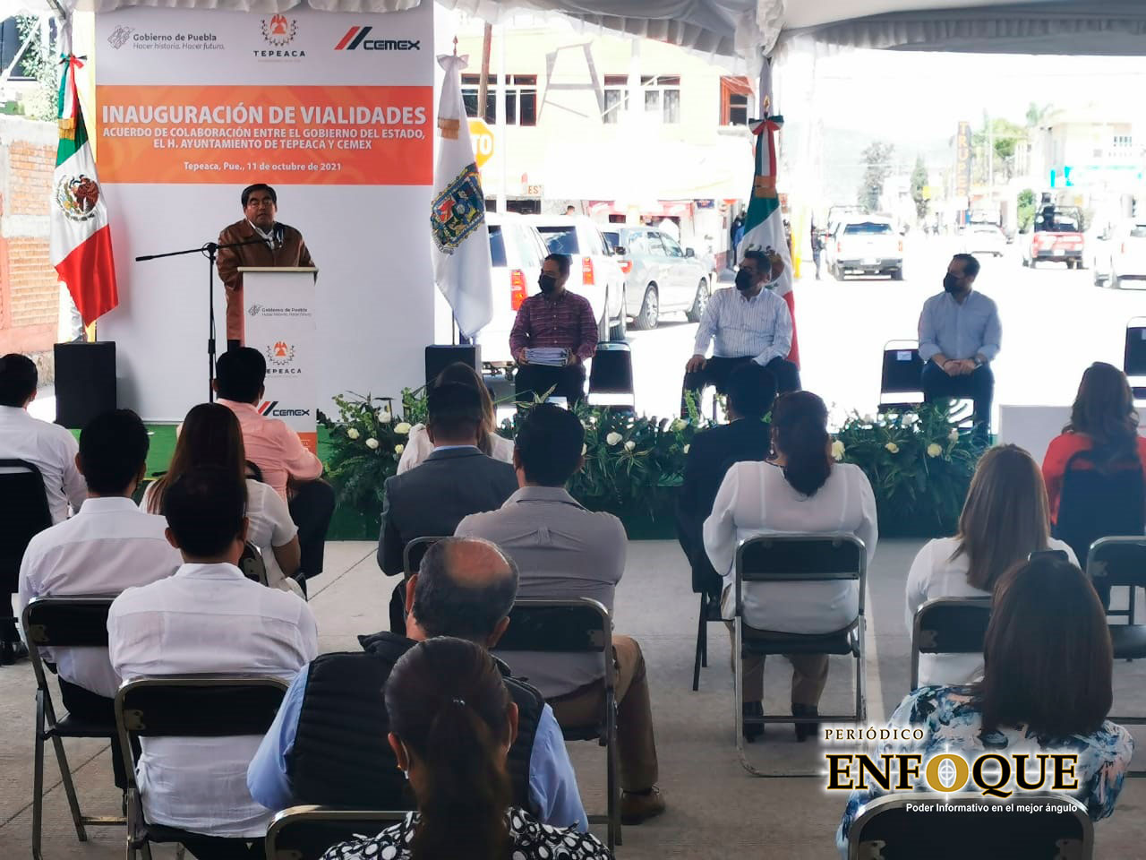 La inauguración de vialidades con concreto hidráulico en Tepeaca, es producto del diálogo que se había fracturado; sostuvo Barbosa Huerta 