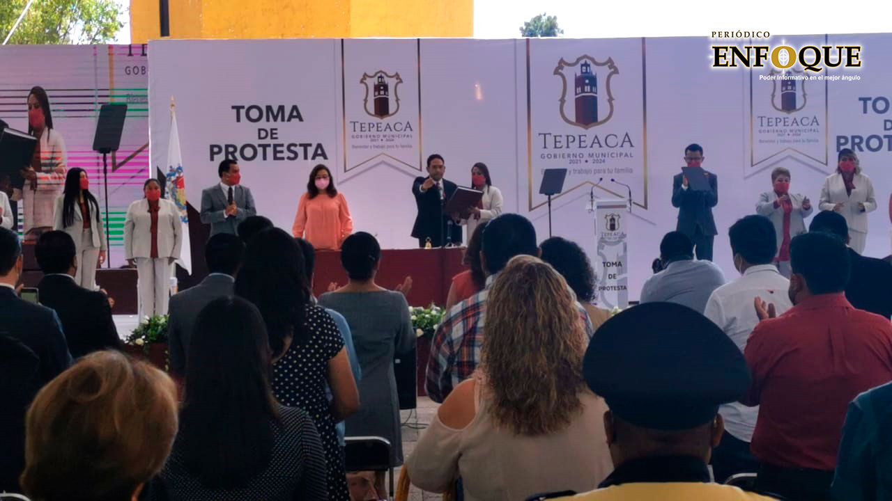 Huerta Espinoza toma protesta como alcalde de Tepeaca; su plan de trabajo estará encaminado en 5 ejes 