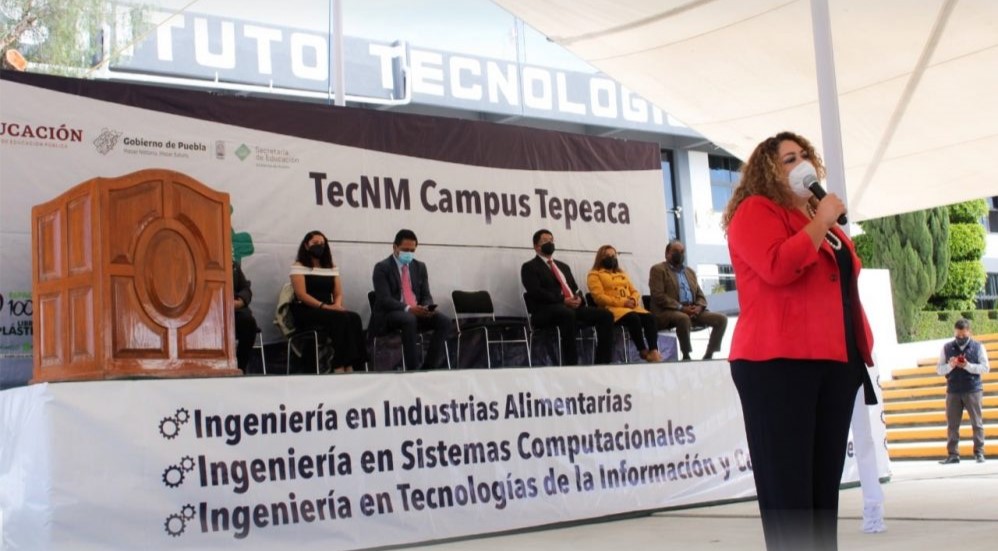 Nombran a María Luisa Juárez Hernández como nueva rectora de la Uttecam 