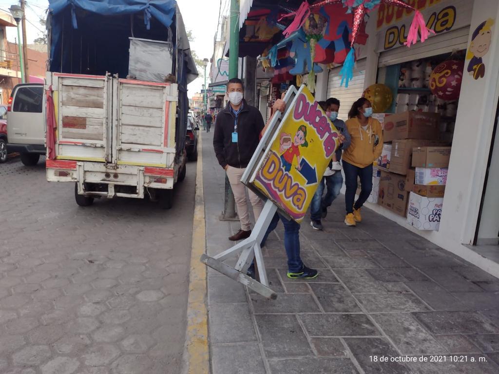 Retiran “apartados” en las calles de Chiautempan para evitar accidentes y tener libre paso peatonal
