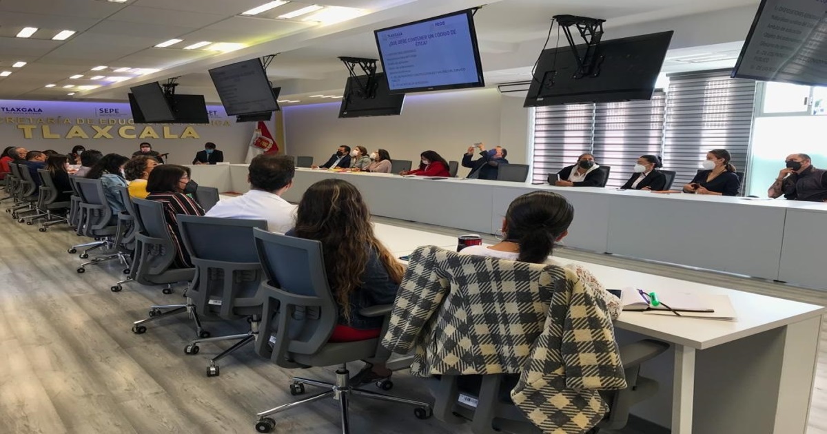 Capacitan a servidores públicos sobre ética administrativa y ley anticorrupción