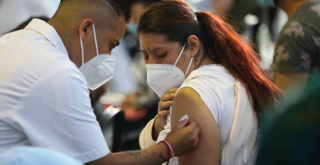 ¿Cuántos mexicanos faltan por vacunar contra COVID y cuáles son los estados con mayor rezago?