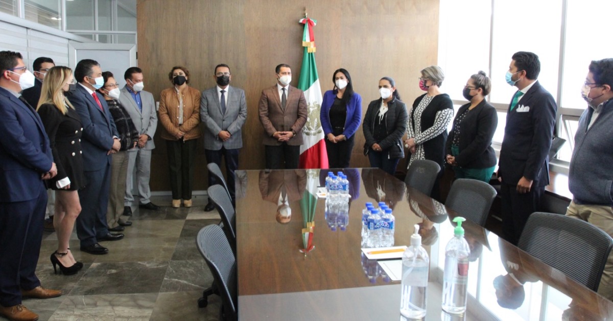 Reciben constancias de renovación de certificación Facilitadores Privados y Públicos