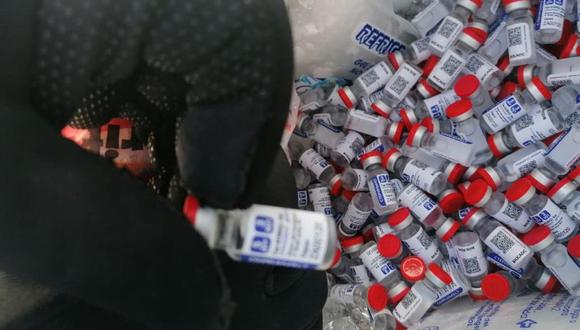 Atrapan a servidor público con 57 dosis de vacuna Sputnik