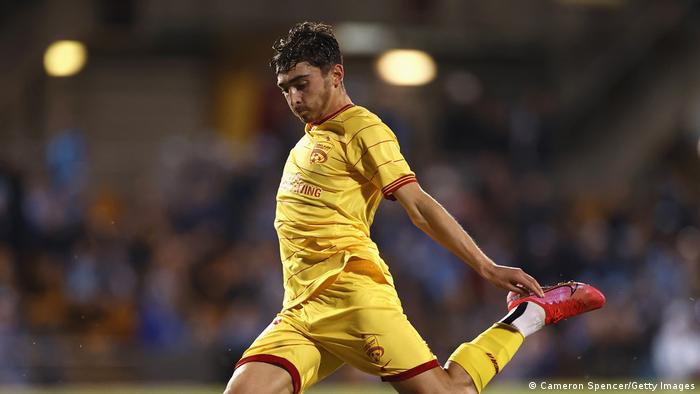 El mundo del futbol le agradece a Josh Cavallo el anuncio de su homosexualidad 