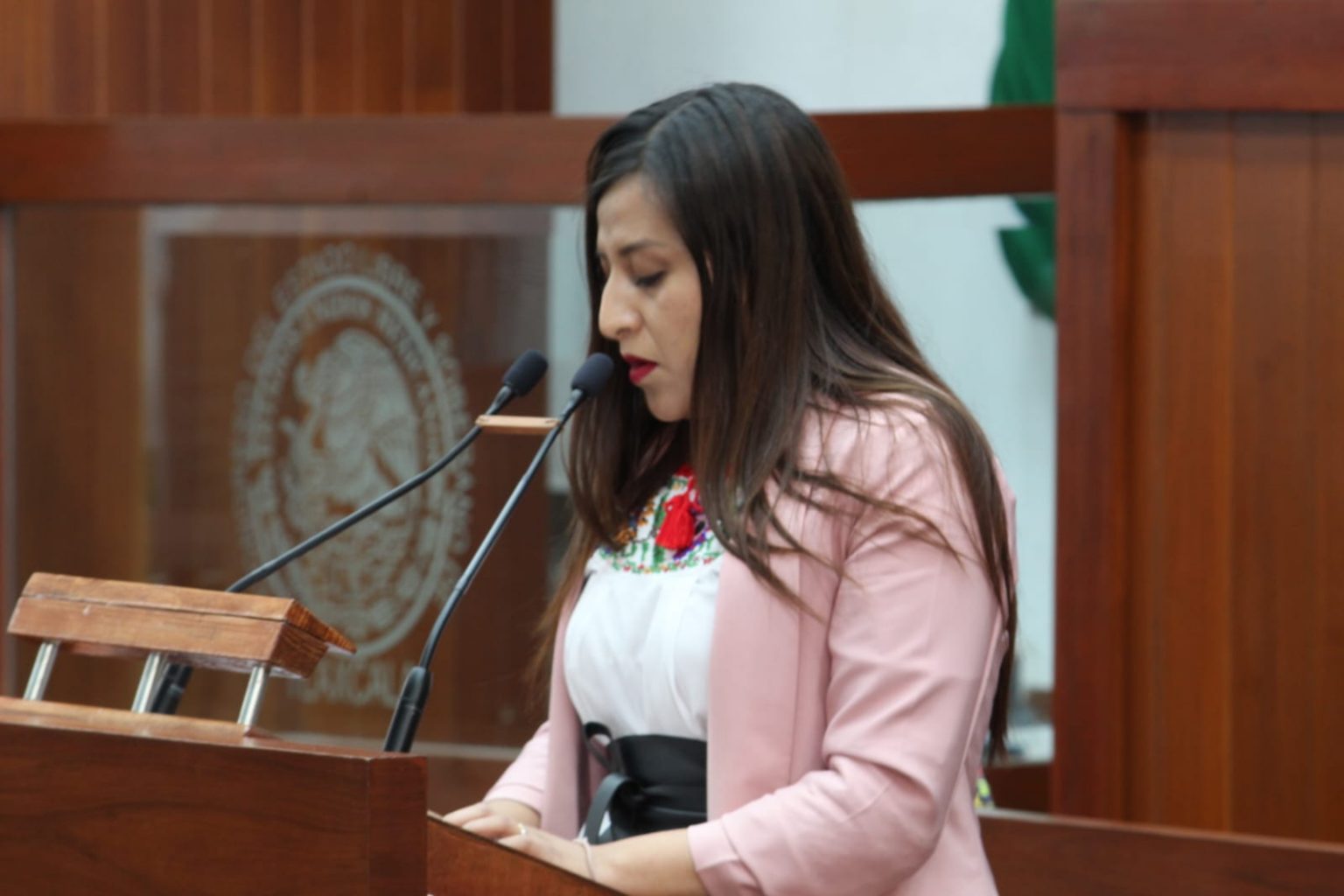 Acceso a los servicios de salud con o sin seguridad social, propone Lupita Cuamatzi