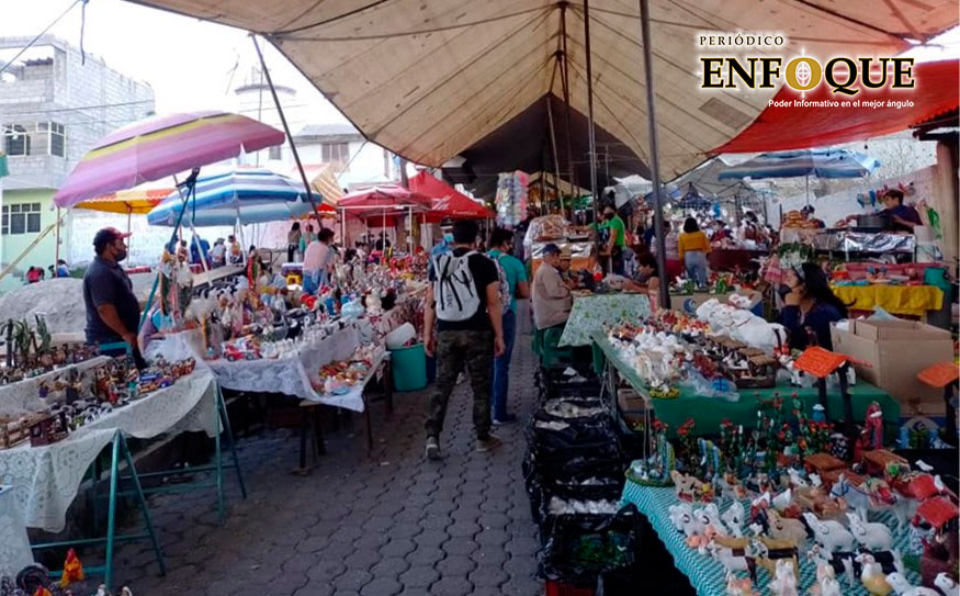 Inicia la venta de juguetería navideña en Santiago Acatlán 