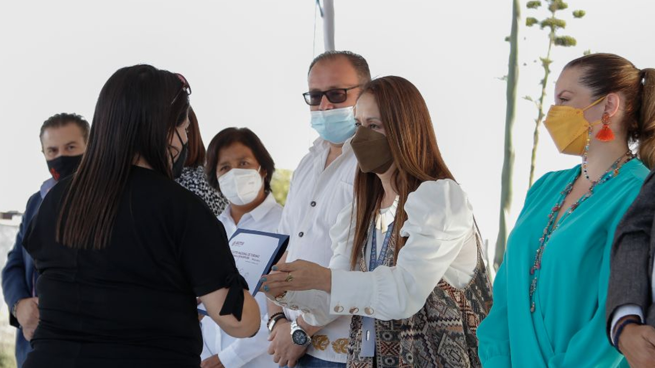 Ayuntamiento de San Andrés Cholula hizo entrega de Registros Nacionales de Turismo a empresarias y empresarios del municipio 