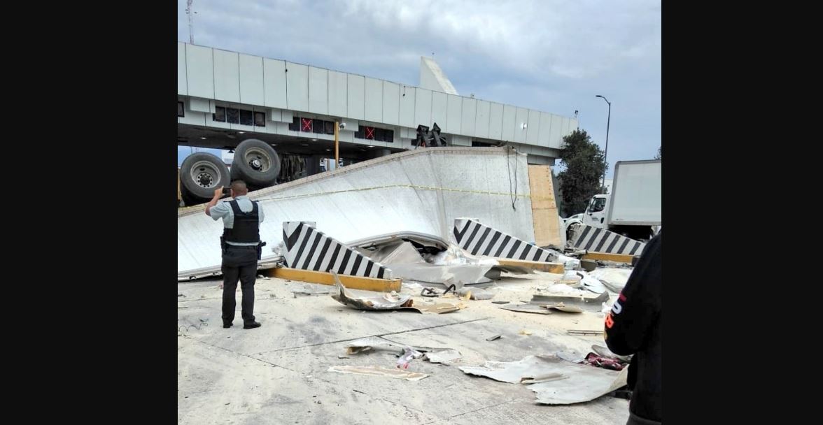 Trailer se queda sin frenos en la caseta de San Marcos en la Mexico-Puebla, se reportan varios heridos