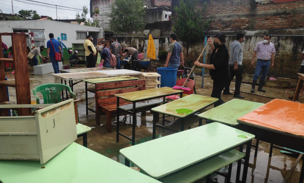 "Es imposible regresar"; denuncian maestros de Veracruz tras las malas condiciones de escuelas 