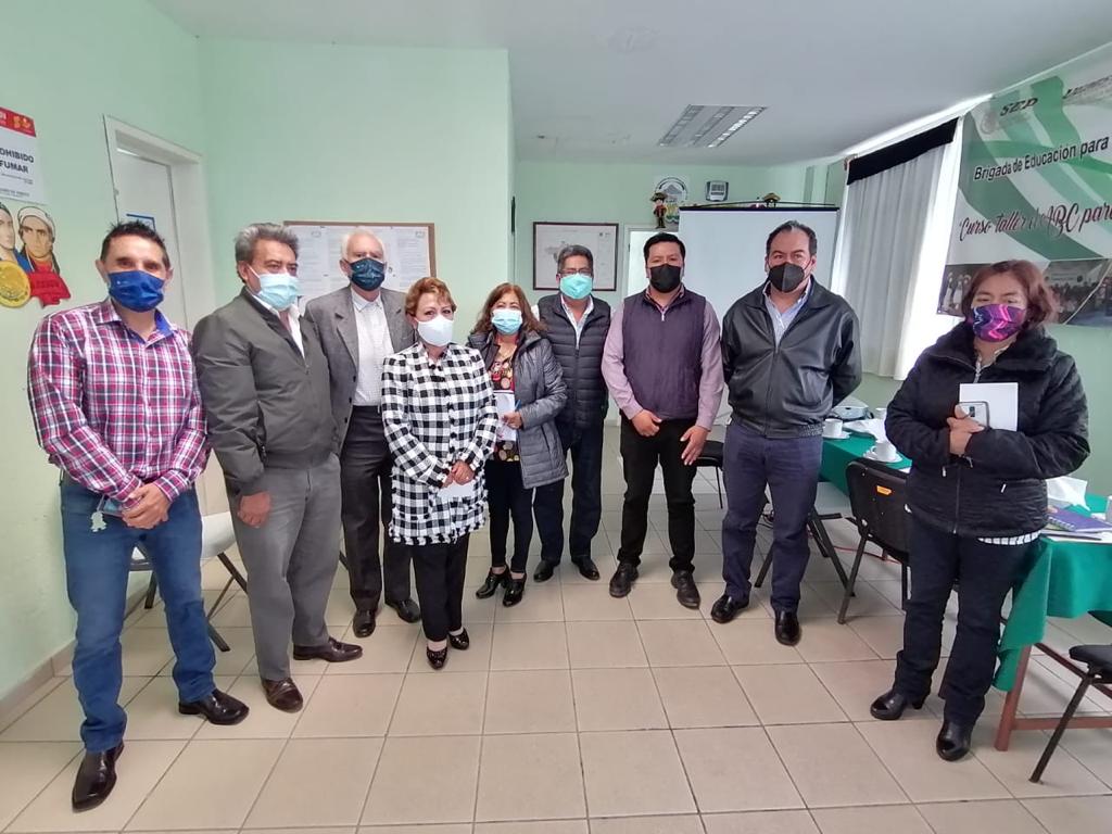 Atiende alcalde de Chiautempan a productores de la zona, crearán huertos de traspatio en el recinto ferial