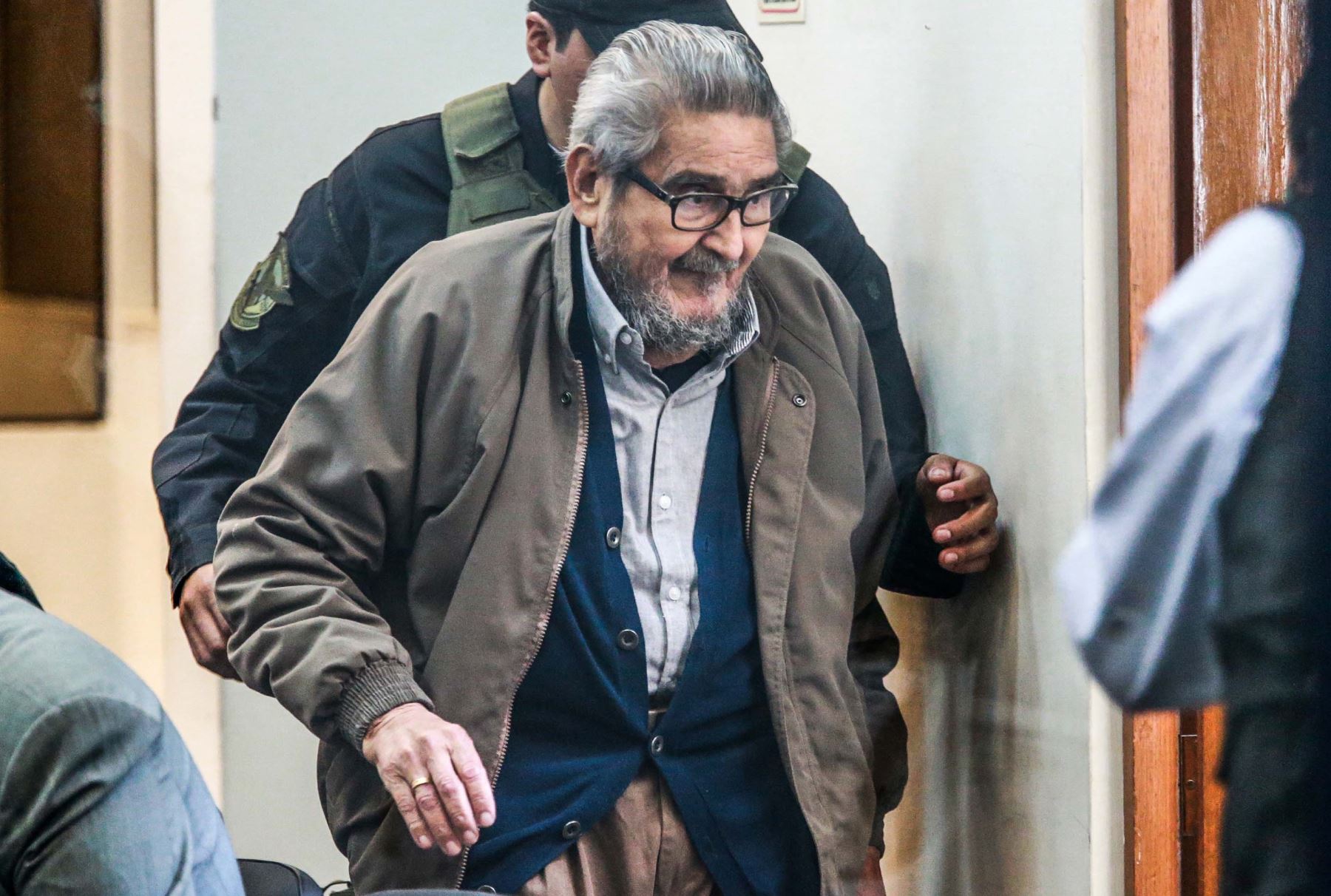 ¿Líder de la banda terrorista Sendero Luminoso, Abimael Guzmán muere en prisión en Perú