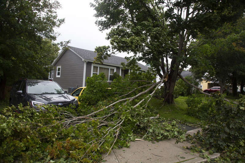 Hay afectaciones y apagones en costas de Canadá tras paso del huracán Larry