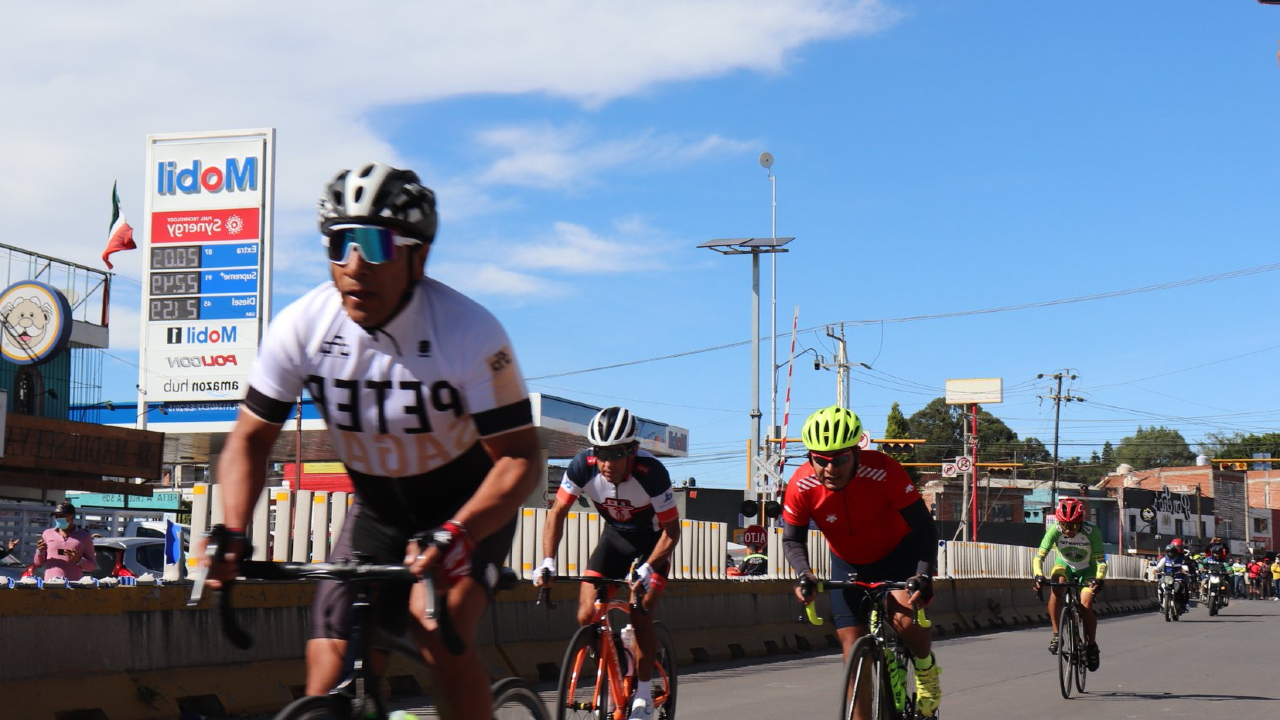 Efectúan en San Pedro Cholula una nueva edición de la “Carrera Milenaria” de ciclismo 