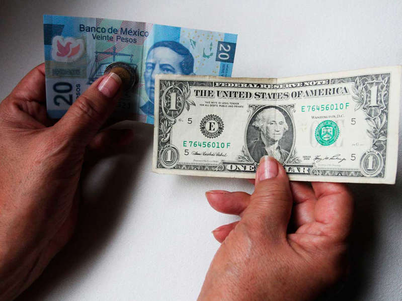 El peso se mantiene por debajo de las 20 unidades por dólar