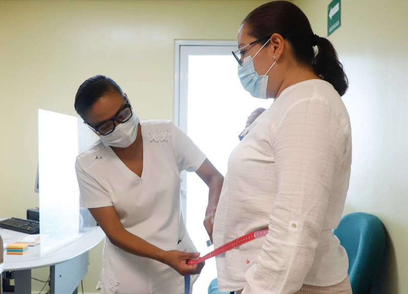 La obesidad disminuye efectividad del sistema inmune para luchar contra el covid