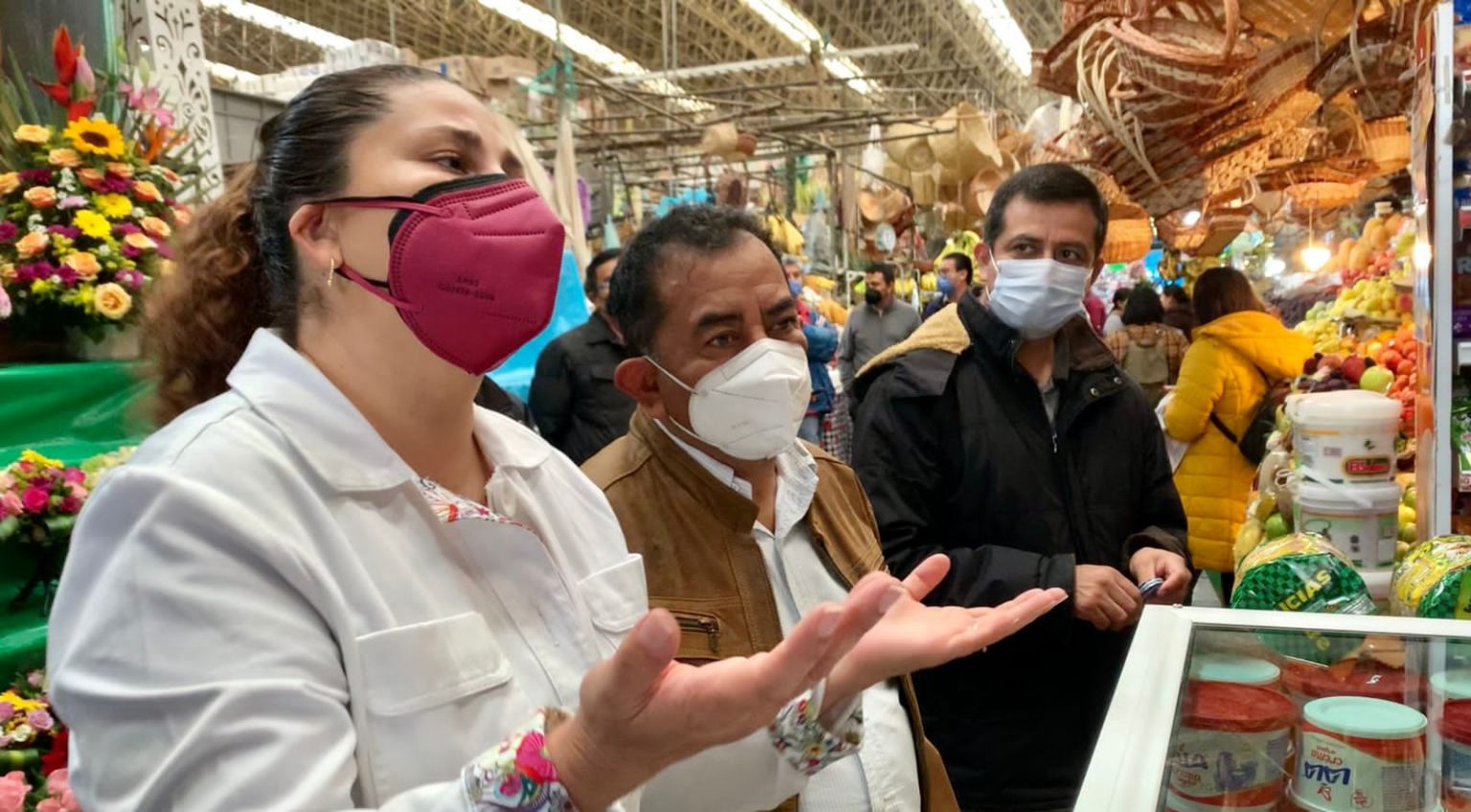 Locatarios del mercado municipal de Tlaxcala aceptan respetar salidas de emergencia y delimitación de espacios