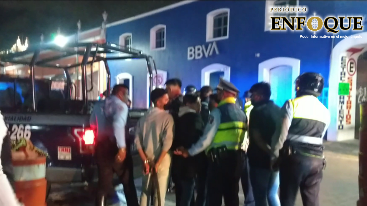 En el Zócalo San Pedro Cholula se presentó una riña durante la noche del Grito de Independencia 