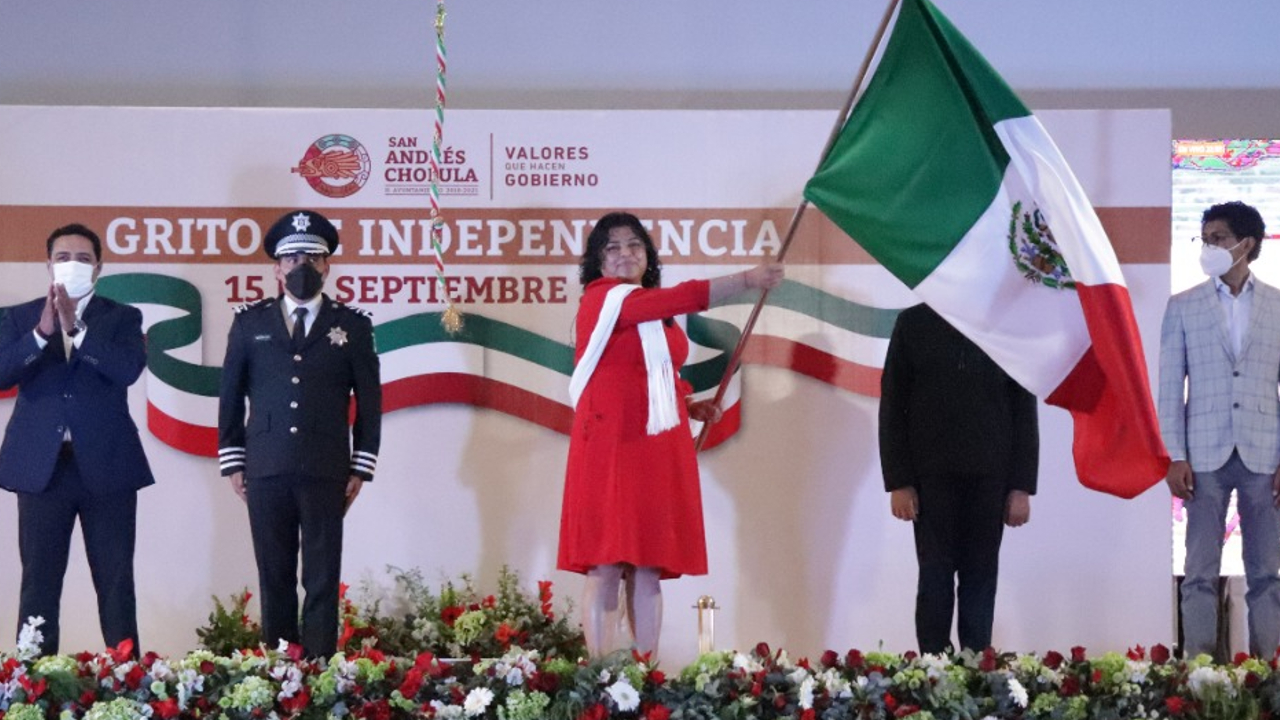 Con medidas de sanidad el Ayuntamiento San Andrés Cholula efectuó la ceremonia del Grito de Independencia 