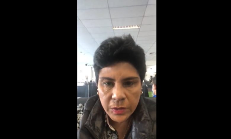 Congresista de Perú aparece bañándose durante reunión de virtual (Video)