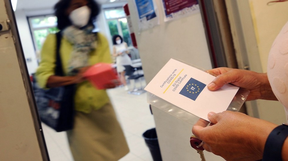 Italia, primer país occidental que exige certificado de vacunación a todos los trabajadores