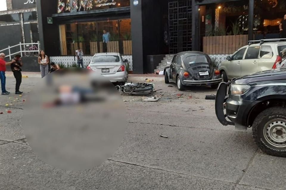 Ataque con explosivos "narcoterrorista" deja dos muertos en Guanajuato