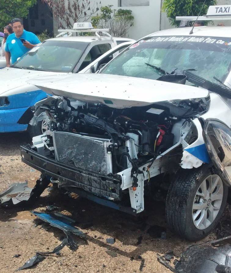 Pirotecnia causa explosión durante cortejo fúnebre de dirigente transportista en Oaxaca