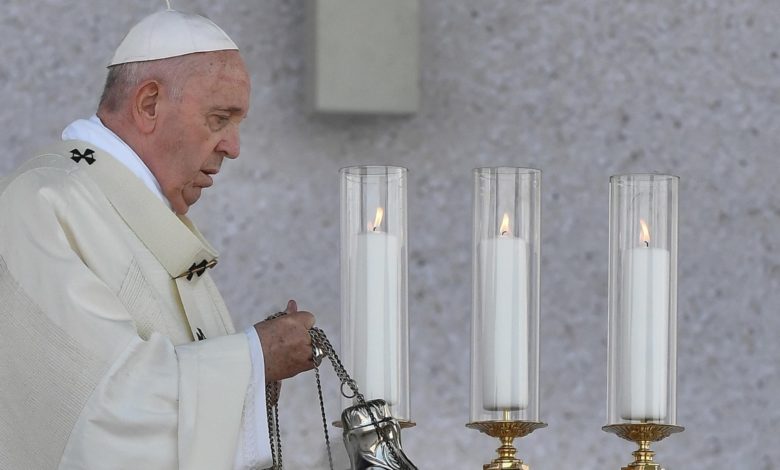 Papa Francisco rechaza ideología de género pero llama a incluir parejas homosexuales en la iglesia
