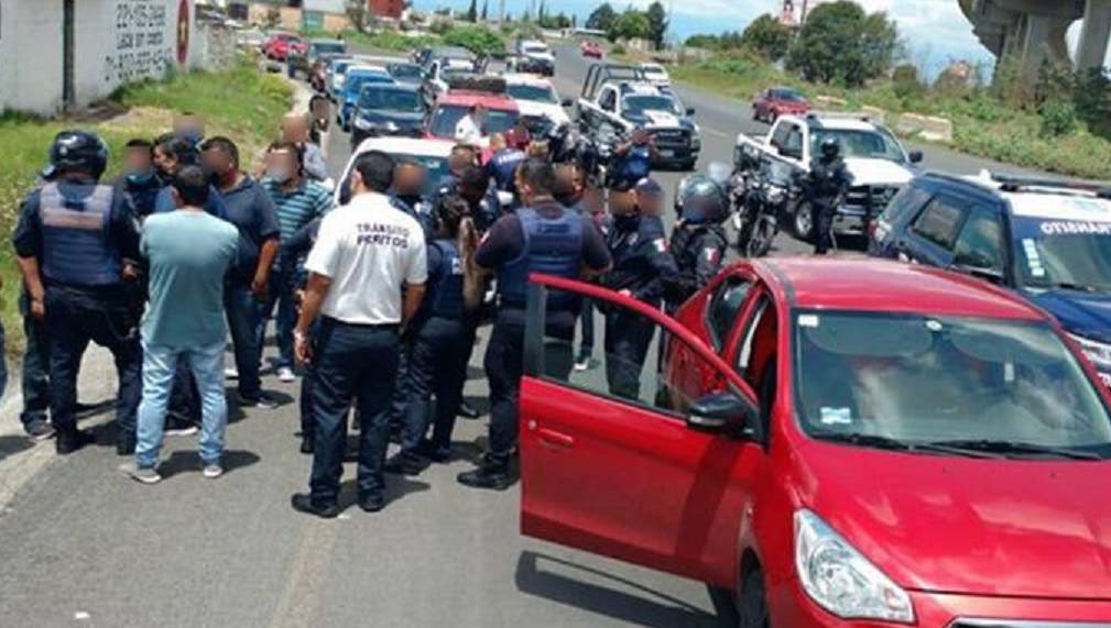 "El Didi cambio la ruta": Mujeres se arrojan de auto en movimiento sobre lateral de la Mexico-Puebla