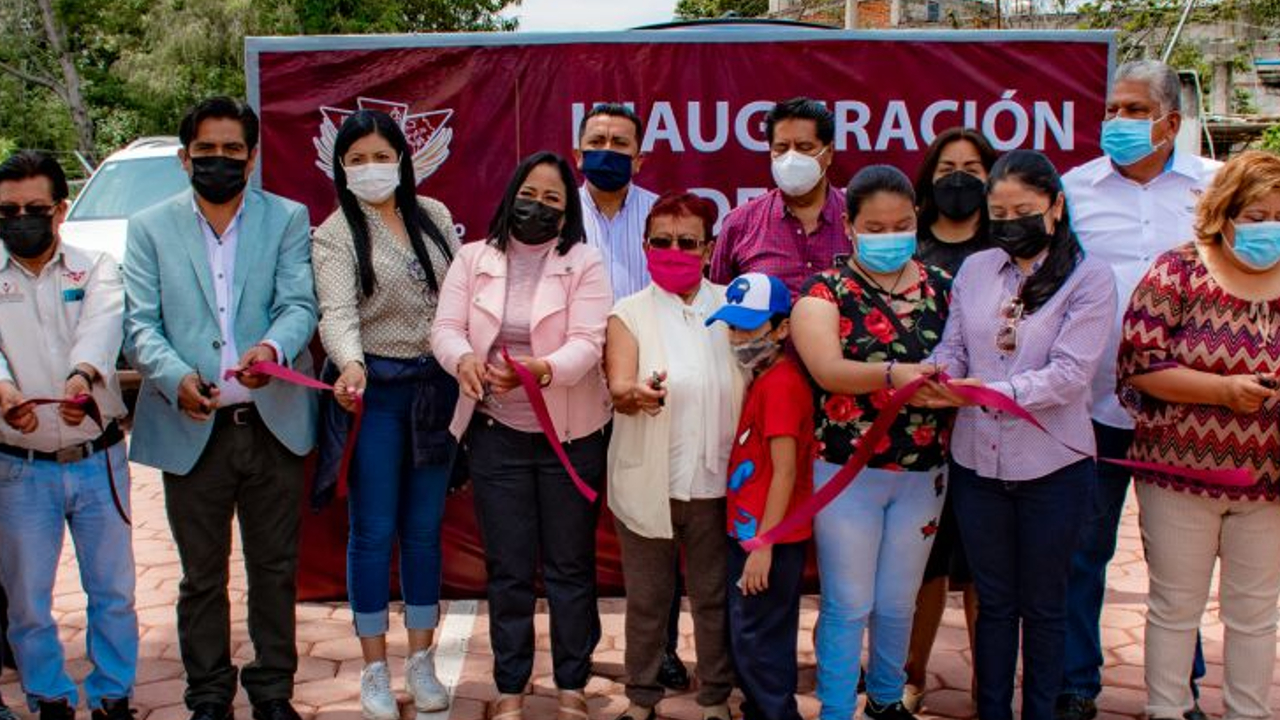 Ayuntamiento de Cuautlancingo hace entrega d ela pavimentación de una nueva Calle en Sanctorum
