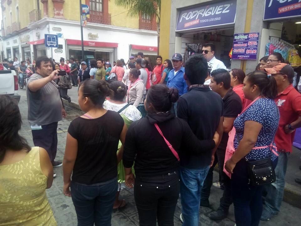 Critican a edil de Huamantla por "doble discurso" con el comercio informal