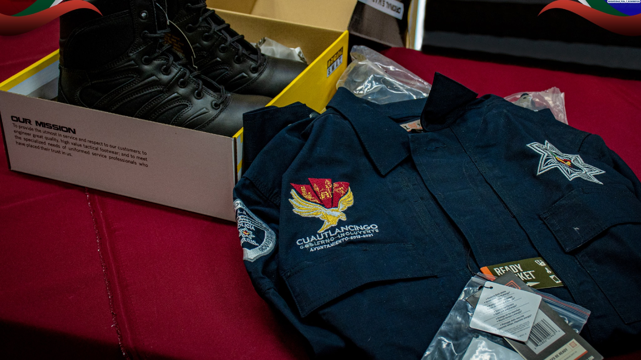 Ayuntamiento de Cuautlancingo hizo entrega de uniformes a Elementos de la Seguridad Pública