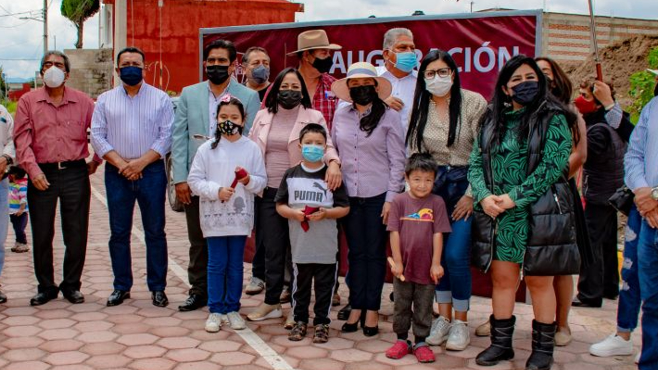 Ayuntamiento de Cuautlancingo hace entrega del adoquinamiento de la Calle 28 de Noviembre