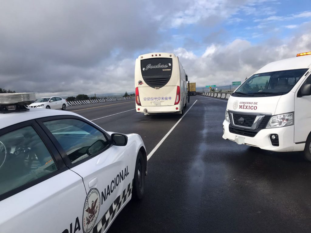 Vinculan a proceso a ‘pollero’ por transportar en un autobús a 75 migrantes