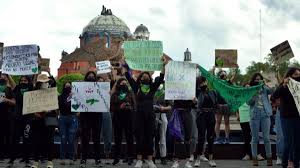 Marea verde presenta iniciativa para despenalizar el aborto en Tlaxcala 