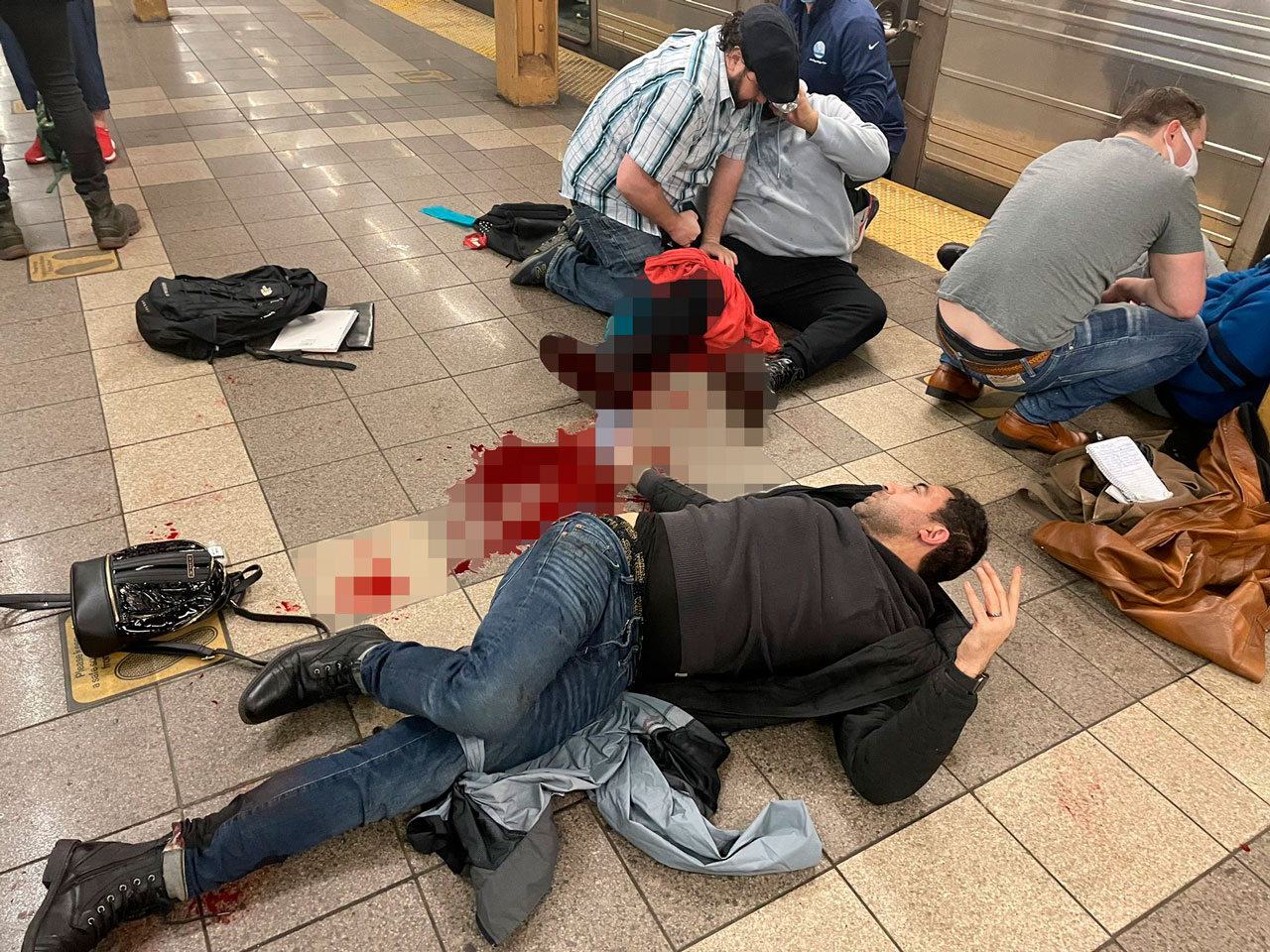 Reportan por tiroteo en metro de Brooklyn al menos 13 heridos