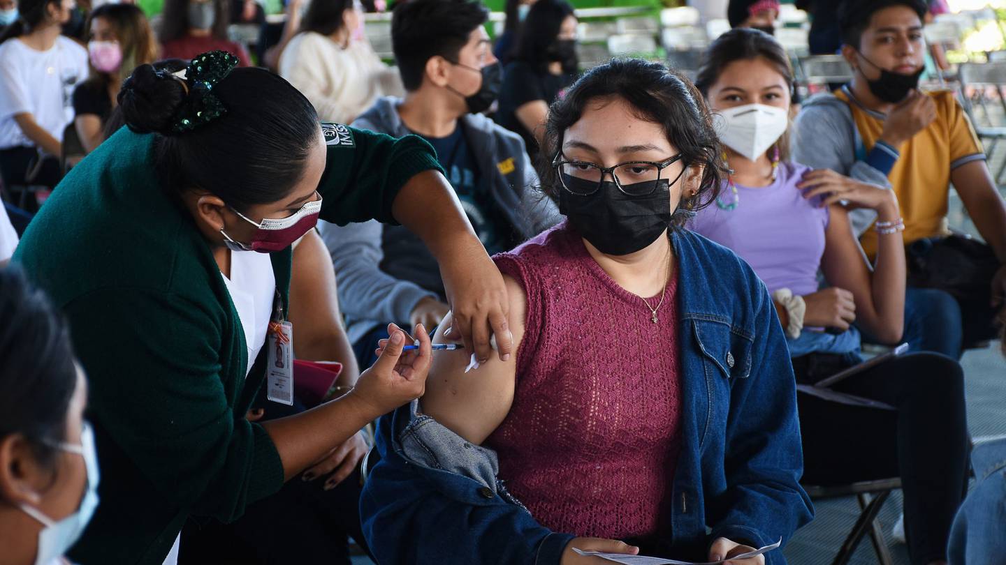 Jornadas de vacunación en México concluirán en abril: AMLO