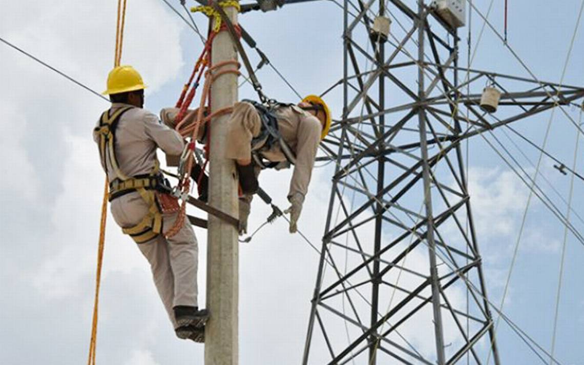 Asegura Coparmex que recibo de luz será 17% más caro en casas si aprueban reforma eléctrica