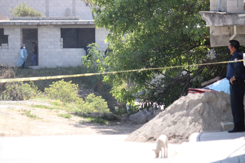 Localizan cadáver de una mujer en barranca de San Aparicio