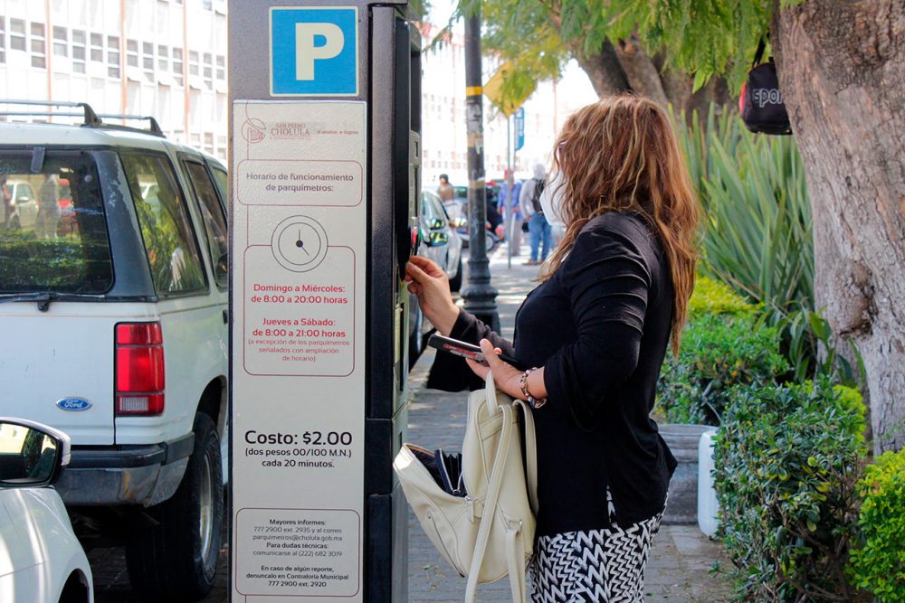 Siete empresas compiten por licitación de parquímetros en Puebla