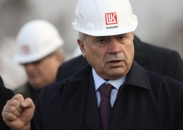 Renuncia presidente ejecutivo de la petrolera más grande de Rusia 