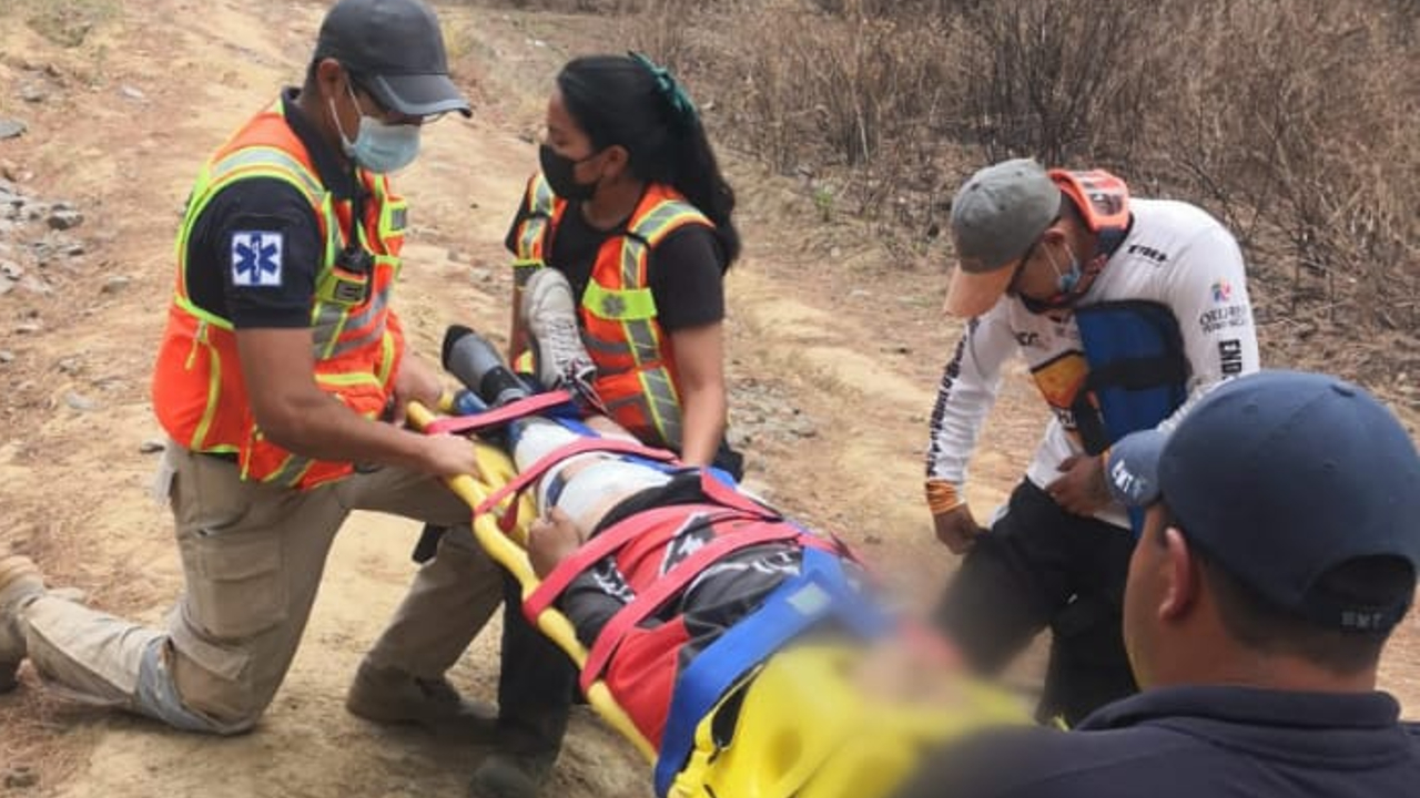 Elementos de Protección Civil rescataron a un ciclista accidentado en el Cerro de Zapotecas