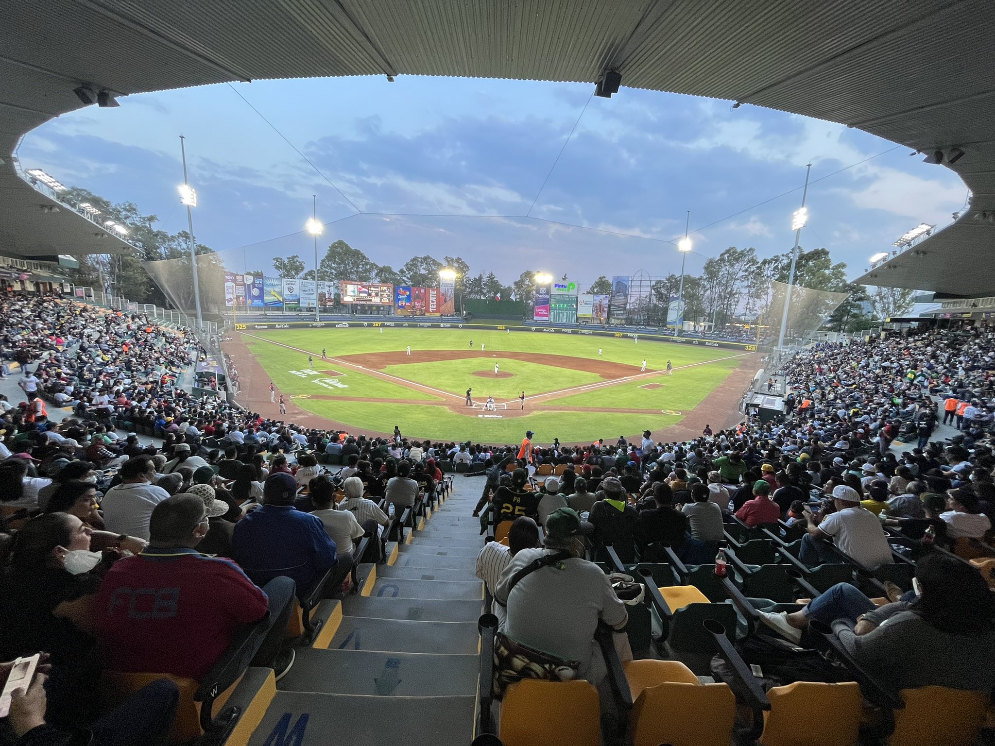 Noche de ensueño para Pericos de Puebla en su debut en casa 