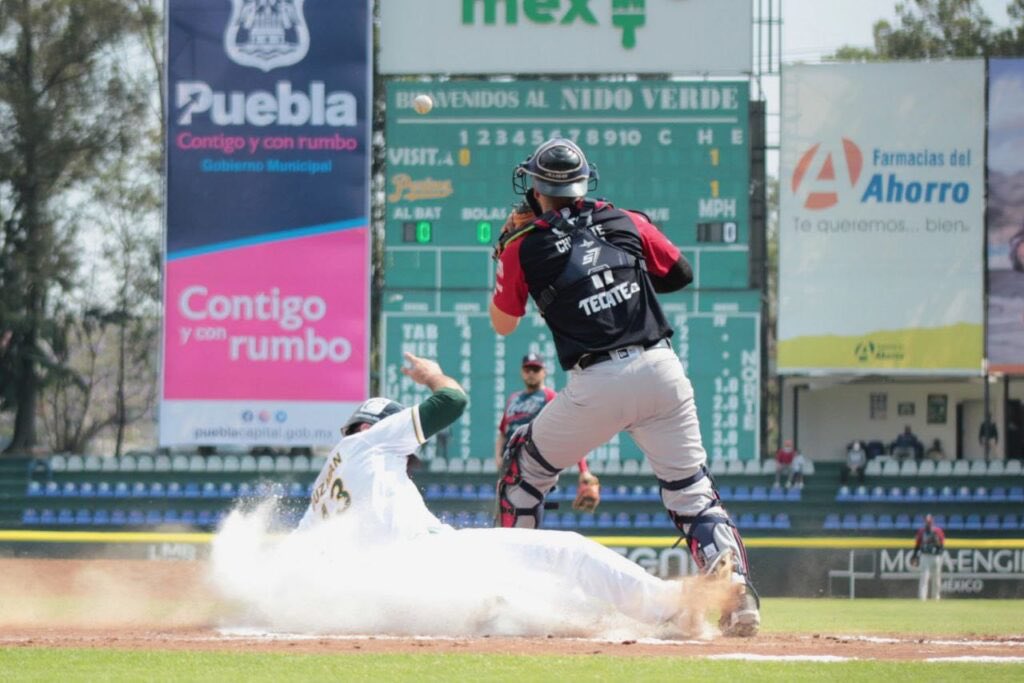 Pericos apaleó a Bravos de León 