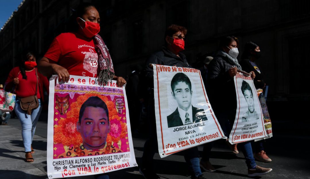 AMLO asegura que de no haber ganado como presidente ya hubieran dado carpetazo al caso Ayotzinapa