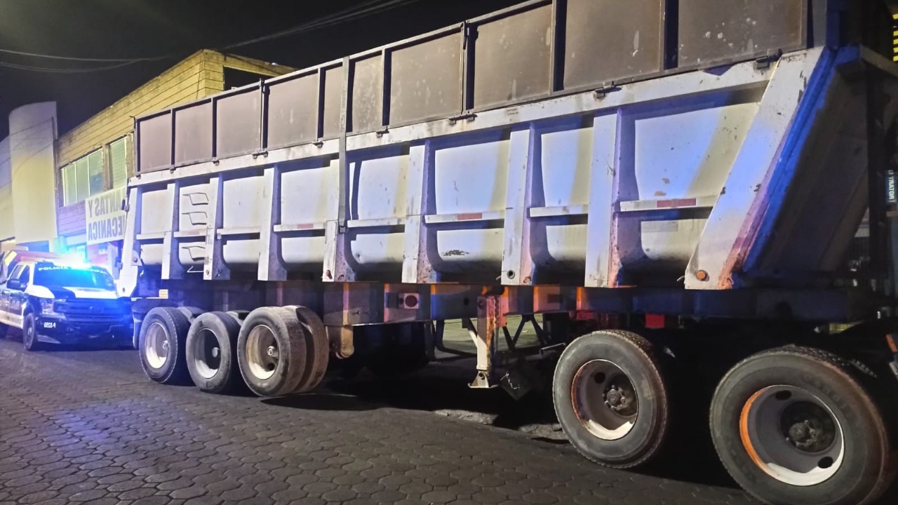 Rescatan a 167 migrantes centroamericanos de un tractocamión en Cuautlancingo