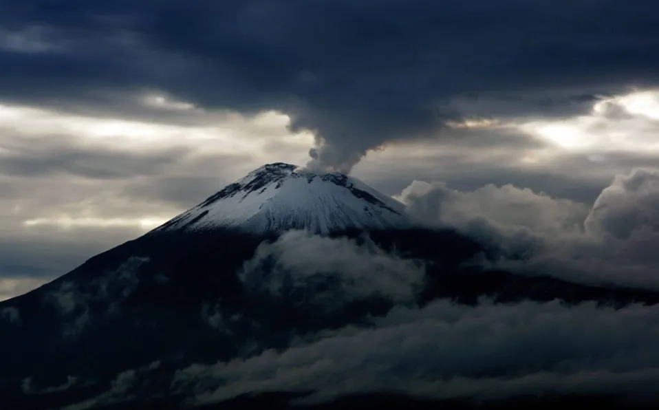 Volcán Popocatépetl registra explosión así como 27 exhalaciones